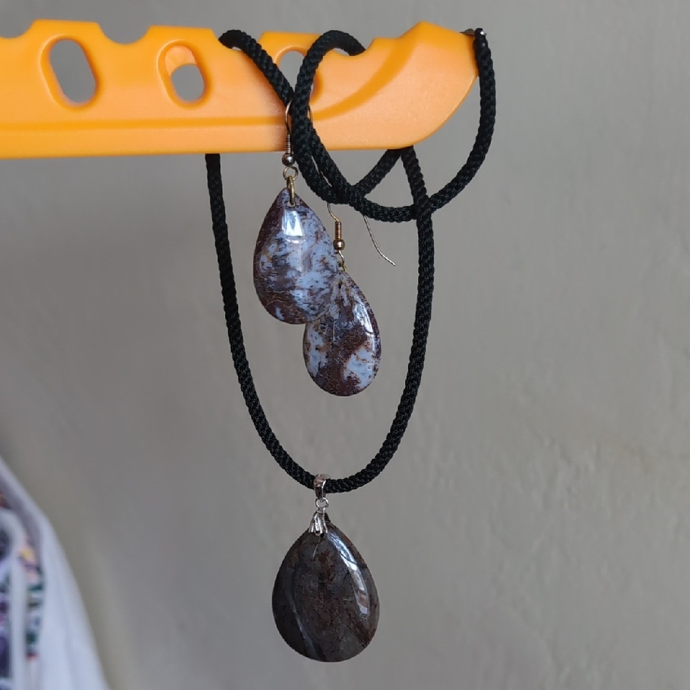 Chic Black and Brown Teardrop Necklace Set